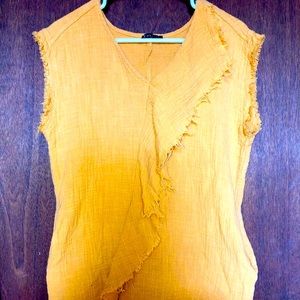 #55 V ery j Sleeveless blouse with pockets! Pix doesn’t do the color justice!